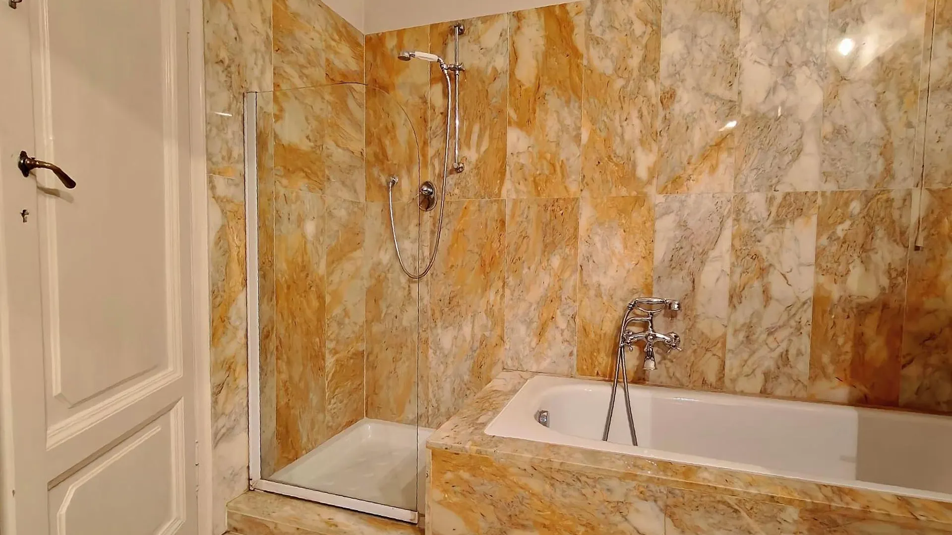Mazzini Verde Charming Getaway With Courtyard Флоренция Апартаменты