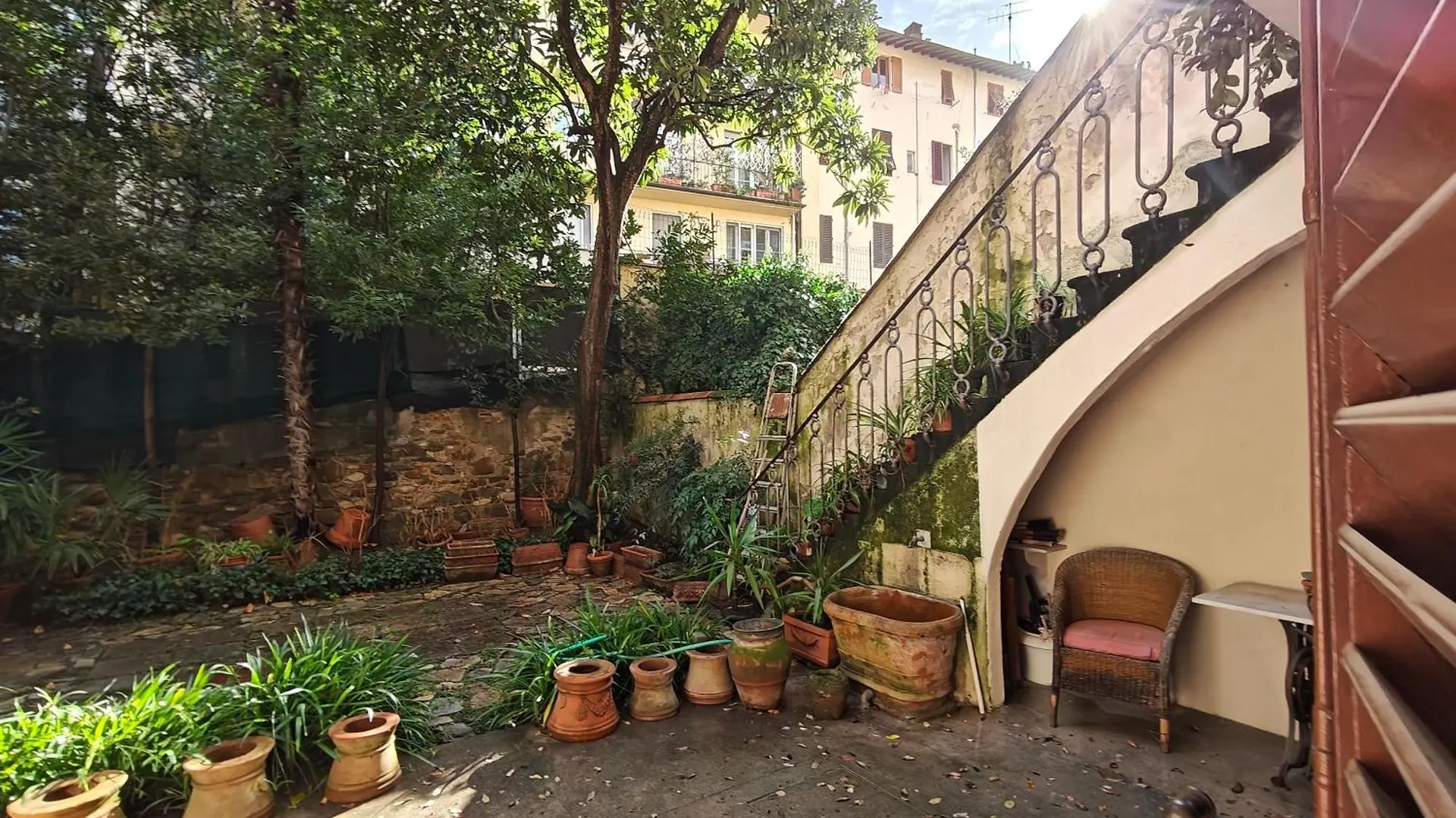 Mazzini Verde Charming Getaway With Courtyard location